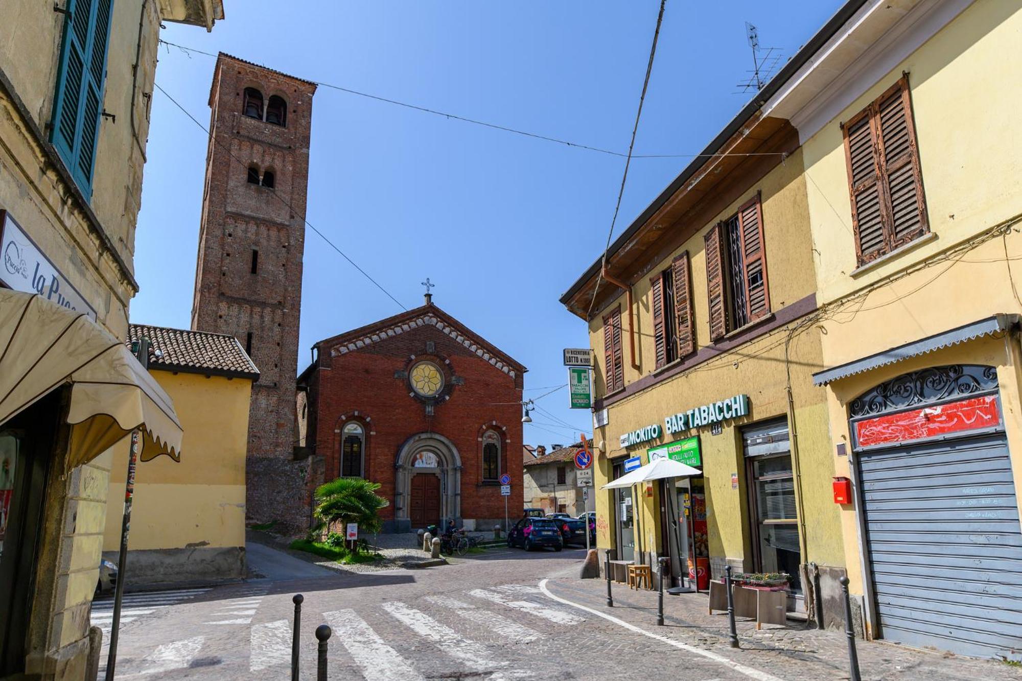 Charming Modern In Medieval Courtyard Apartment Milan